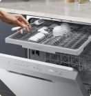 Samsung DW60BG750USLET C 14 Terítékes 60 cm-es Inox Pult Alá Építhető Mosogatógép – Wi-Fi, Automatikus Ajtónyitás, 42 dB